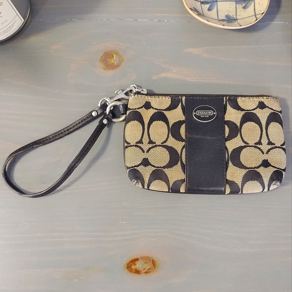 Coach Signature Design Coin Wristlet Purse. Small Zip Bag Classic Pattern. - Picture 2 of 8